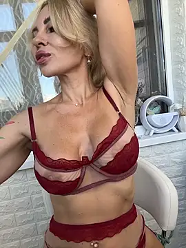 Snapshot of Hotnessi chatting on September 2025 09:30:01 AM Hotnessi online show from September 2025 09:30:01 AM