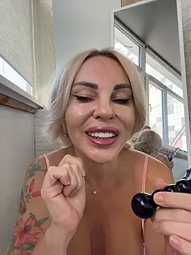 Snapshot of Hotnessi chatting on September 2025 07:31:01 AM Hotnessi online show from September 2025 07:31:01 AM