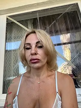 Snapshot of Hotnessi chatting on September 2025 09:11:02 AM Hotnessi online show from September 2025 09:11:02 AM