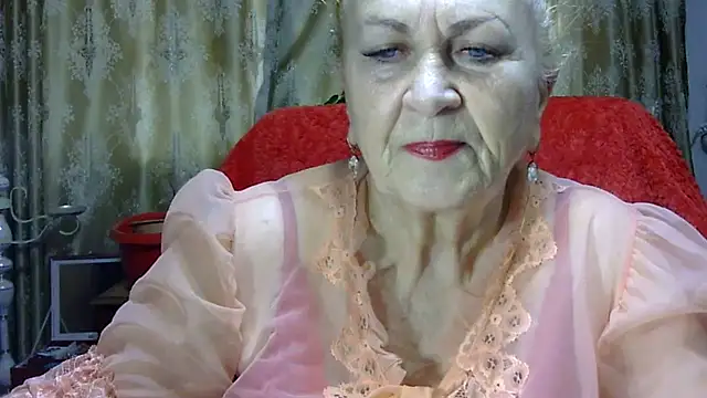 Snapshot of Emma52610 chatting on December 2024 11:18:02 AM Emma52610 online show from December 2024 11:18:02 AM