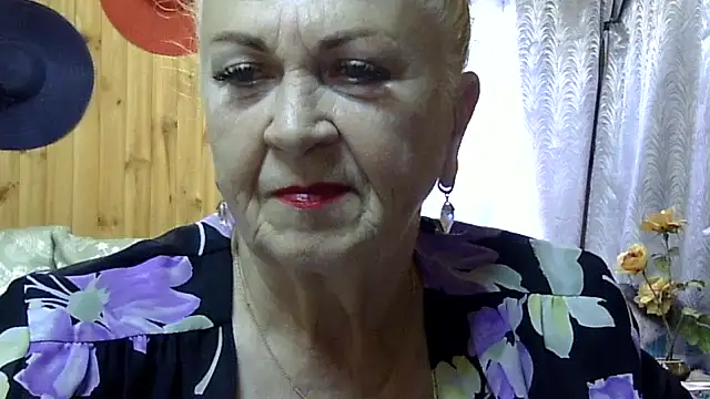 Snapshot of Emma52610 chatting on September 2025 07:01:02 AM Emma52610 online show from September 2025 07:01:02 AM