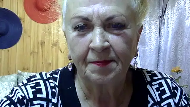 Snapshot of Emma52610 chatting on October 2025 09:51:01 AM Emma52610 online show from October 2025 09:51:01 AM