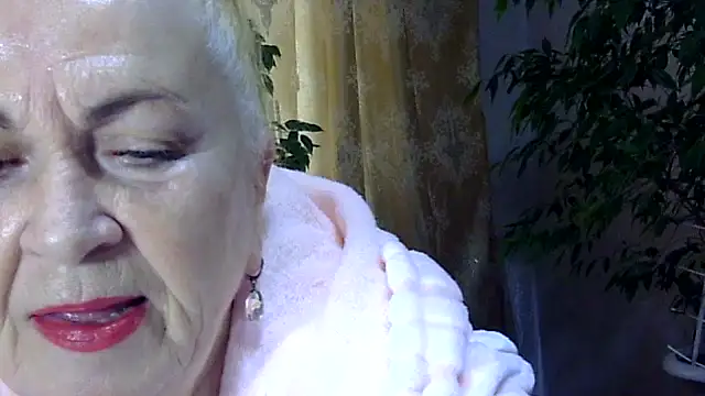 Snapshot of Emma52610 chatting on November 2025 07:43:02 AM Emma52610 online show from November 2025 07:43:02 AM