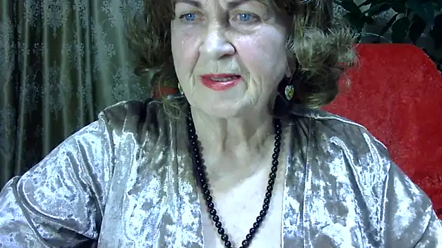 Emma52610 online show from April 2026 05:04:02 PM