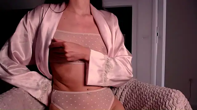 EvelynGG online show from April 2026 12:40:02 PM