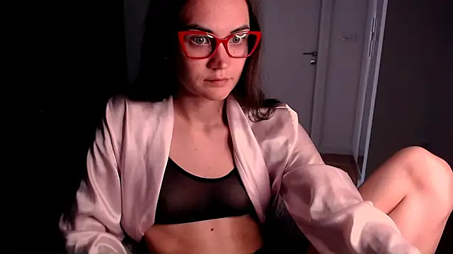 Snapshot of EvelynGG chatting on May 2026 10:56:02 AM EvelynGG online show from May 2026 10:56:02 AM