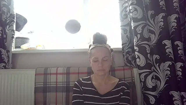 Snapshot of LindaStarS chatting on April 2026 05:14:02 AM LindaStarS online show from April 2026 05:14:02 AM