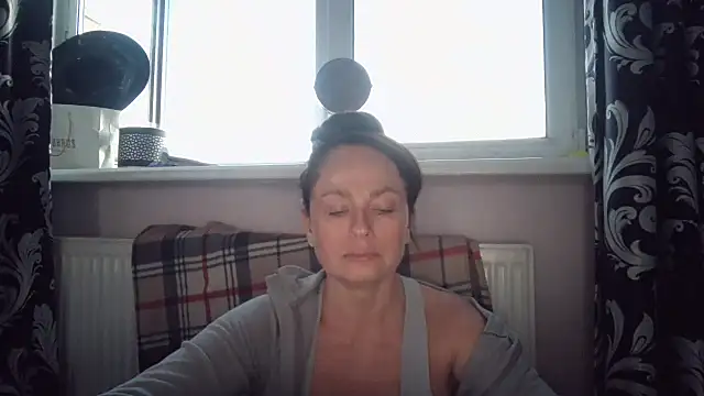 Snapshot of LindaStarS chatting on April 2026 05:10:02 PM LindaStarS online show from April 2026 05:10:02 PM