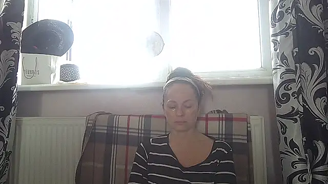 Snapshot of LindaStarS chatting on May 2026 04:52:01 AM LindaStarS online show from May 2026 04:52:01 AM