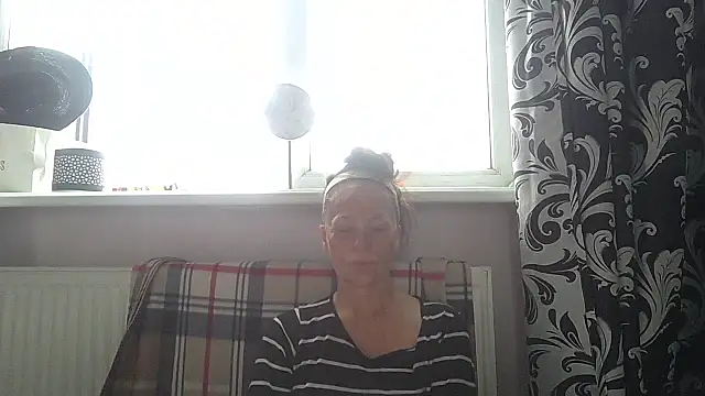 Snapshot of LindaStarS chatting on May 2026 04:51:01 AM LindaStarS online show from May 2026 04:51:01 AM