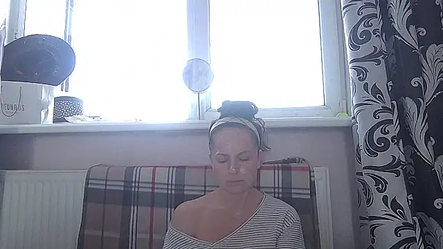Snapshot of LindaStarS chatting on May 2026 05:25:01 AM LindaStarS online show from May 2026 05:25:01 AM