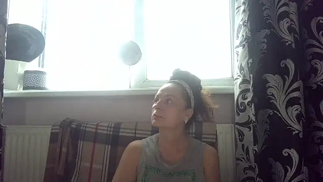 Snapshot of LindaStarS chatting on June 2026 04:37:02 AM LindaStarS online show from June 2026 04:37:02 AM
