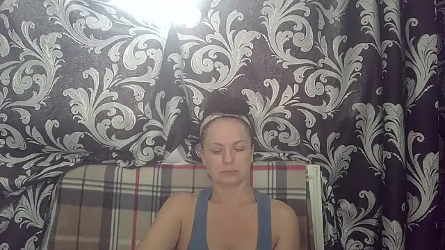 Snapshot of LindaStarS chatting on June 2026 06:14:01 AM LindaStarS online show from June 2026 06:14:01 AM