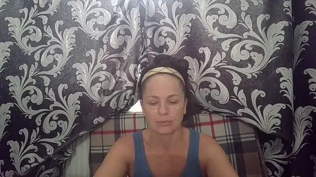 Snapshot of LindaStarS chatting on June 2026 05:05:01 AM LindaStarS online show from June 2026 05:05:01 AM