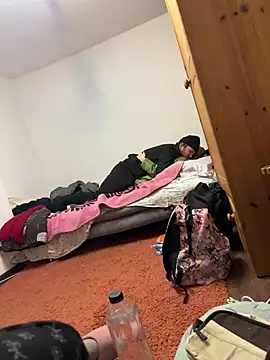 Aliiiii18 online show from March 2026 10:28:01 PM