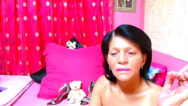 Snapshot of SLUTTYROXY chatting on January 2025 09:02:01 PM SLUTTYROXY online show from January 2025 09:02:01 PM
