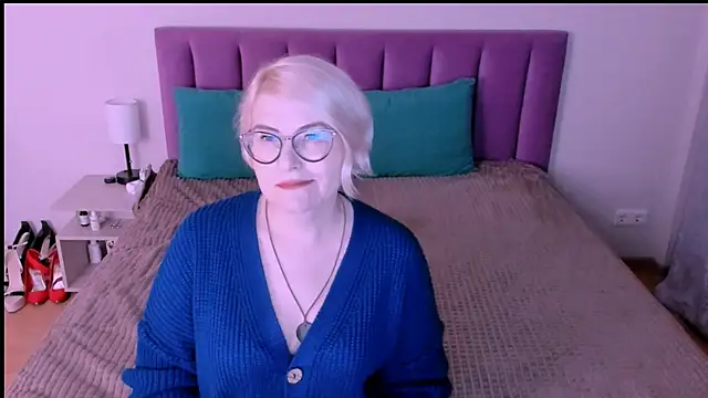 sabrinamacmarren online show from September 2025 05:27:01 PM