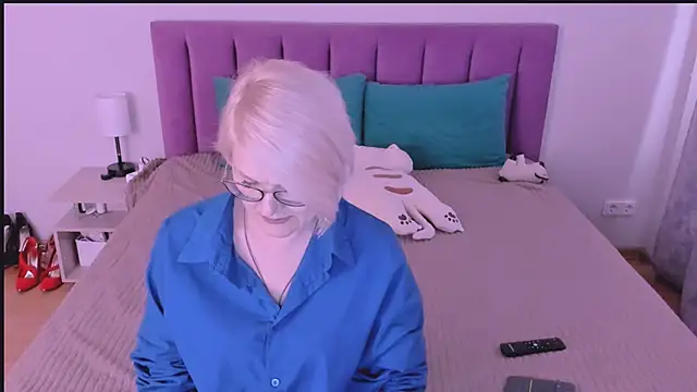 sabrinamacmarren online show from September 2025 02:54:01 PM