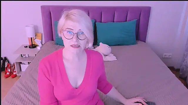 sabrinamacmarren online show from September 2025 03:16:01 PM