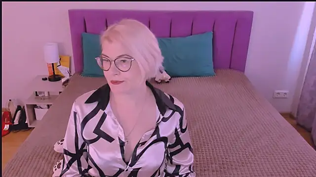 sabrinamacmarren online show from September 2025 11:48:01 AM