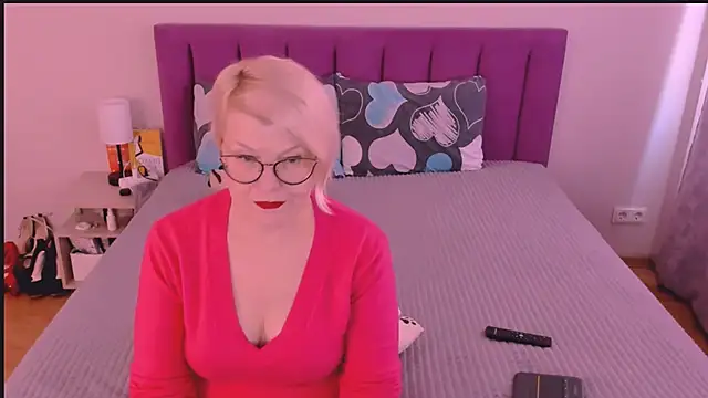 sabrinamacmarren online show from October 2025 12:03:01 PM