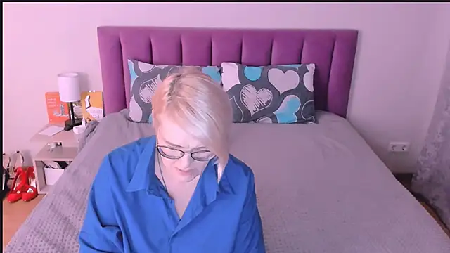 sabrinamacmarren online show from October 2025 02:40:01 PM