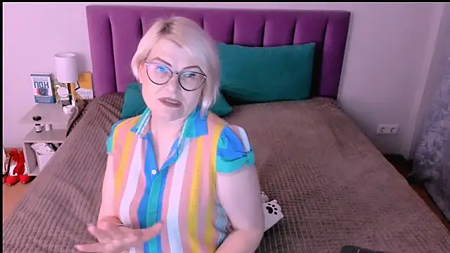 sabrinamacmarren online show from November 2025 01:55:01 PM