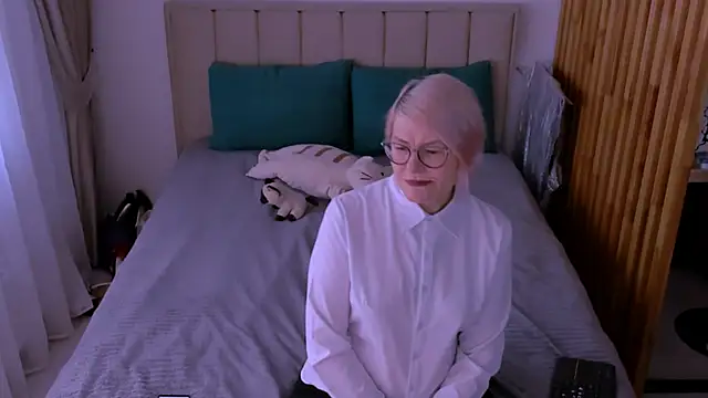 sabrinamacmarren online show from March 2026 02:12:02 PM