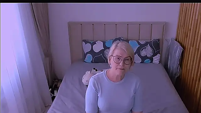 sabrinamacmarren online show from April 2026 02:53:02 PM