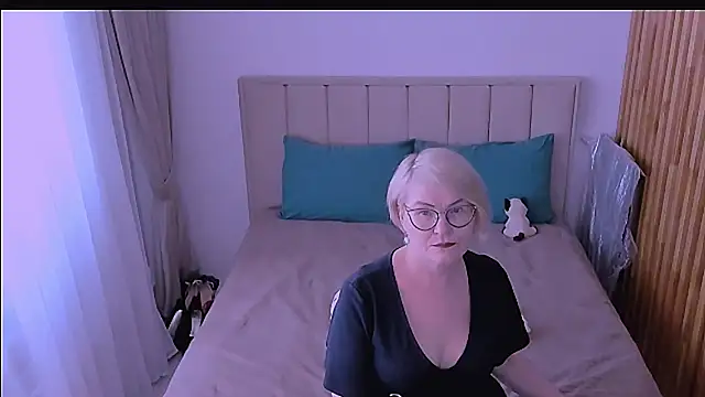 sabrinamacmarren online show from April 2026 01:50:01 PM