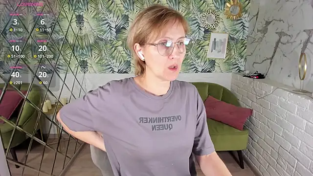 Paris Cherry online show from December 2025 06:04:02 PM