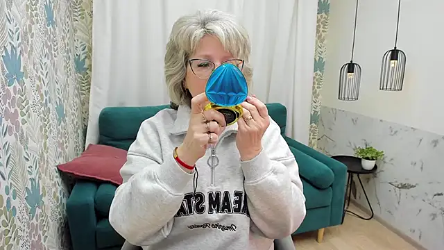 EvelynJoyful online show from April 2026 05:10:01 AM