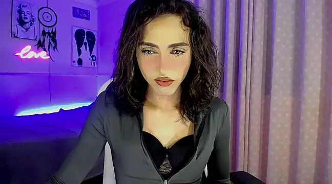 Snapshot of charlottesexxx chatting on March 2025 09:43:02 PM charlottesexxx online show from March 2025 09:43:02 PM