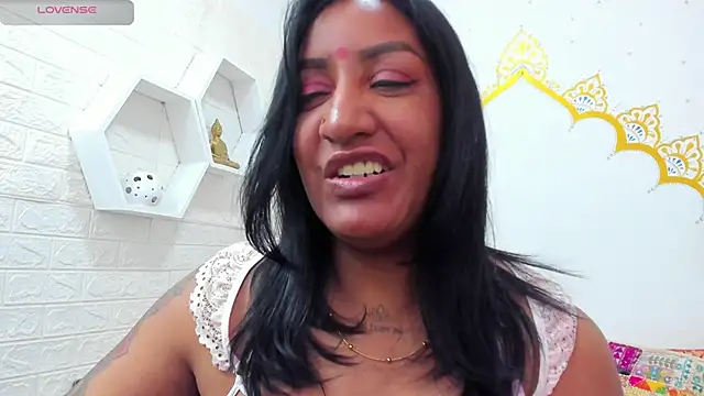 LadyNahir online show from January 2026 03:32:01 AM