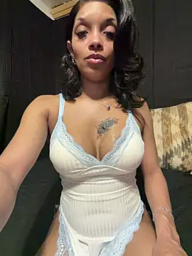 Snapshot of Rakiyahcharms chatting on May 2026 09:28:02 AM Rakiyahcharms online show from May 2026 09:28:02 AM