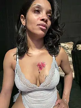 Snapshot of Rakiyahcharms chatting on June 2026 05:49:02 AM Rakiyahcharms online show from June 2026 05:49:02 AM