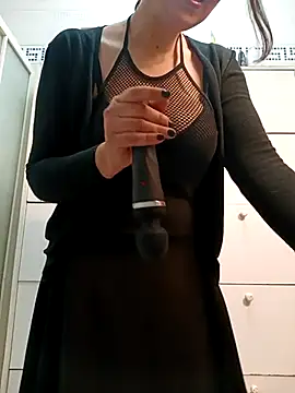 Snapshot of Dolcissima33 chatting on February 2025 03:21:01 PM Dolcissima33 online show from February 2025 03:21:01 PM