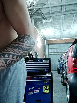 wolf113r online show from November 2025 07:27:02 PM