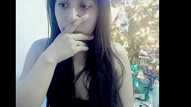 Snapshot of lizztaylor535 chatting on December 2024 02:27:01 PM lizztaylor535 online show from December 2024 02:27:01 PM