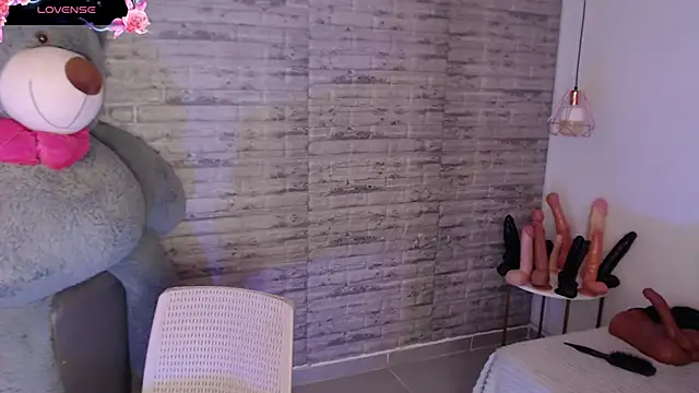 TinnaCobb online show from December 2025 04:25:01 PM