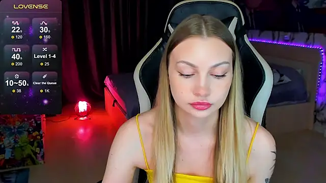 BiMolly online show from October 2025 03:23:02 PM