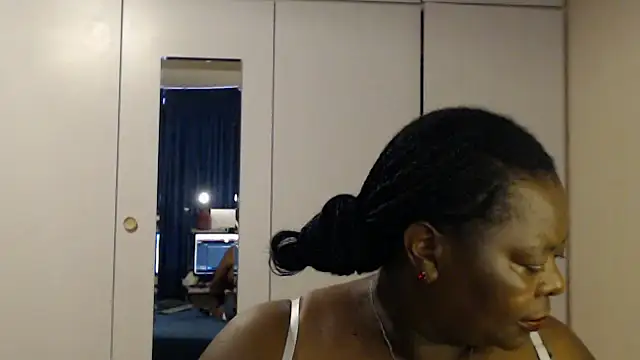 MatureBoobsDiva online show from November 2025 02:41:01 PM