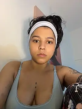 Snapshot of Naiara_sex chatting on April 2026 05:54:02 AM Naiara sex online show from April 2026 05:54:02 AM