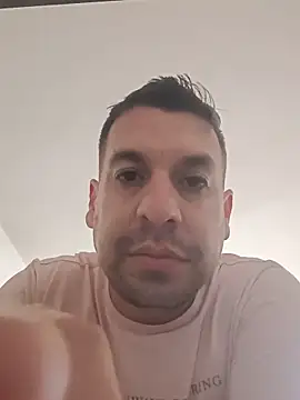 Nano198301 online show from May 2026 03:20:01 PM