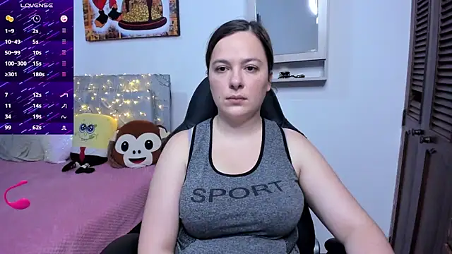 angelaagomez online show from November 2025 08:00:01 PM