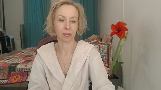 LuxuryNika online show from April 2026 04:01:01 PM