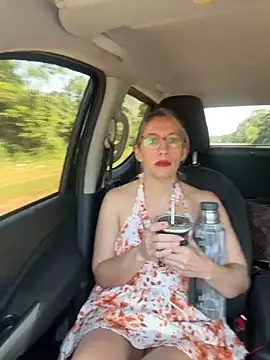 Gatitacarlita online show from November 2025 12:30:01 PM