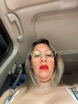 Gatitacarlita online show from April 2026 05:21:01 PM