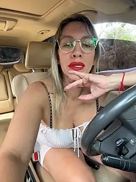 Gatitacarlita online show from April 2026 06:12:01 PM