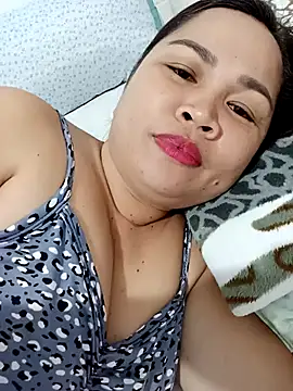 XXLorie 02 online show from January 2026 12:32:01 PM